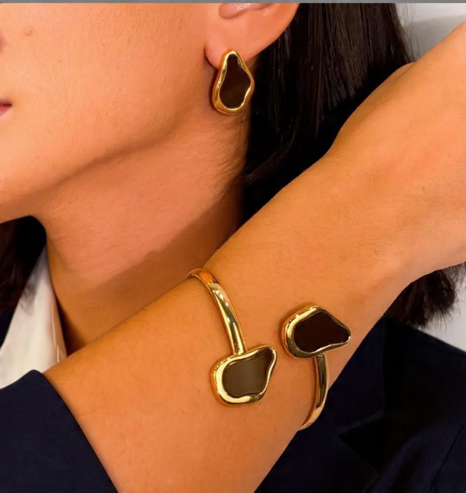 CONJUNTO BRINCO E BRACELETE ORGÂNICO RESINADO